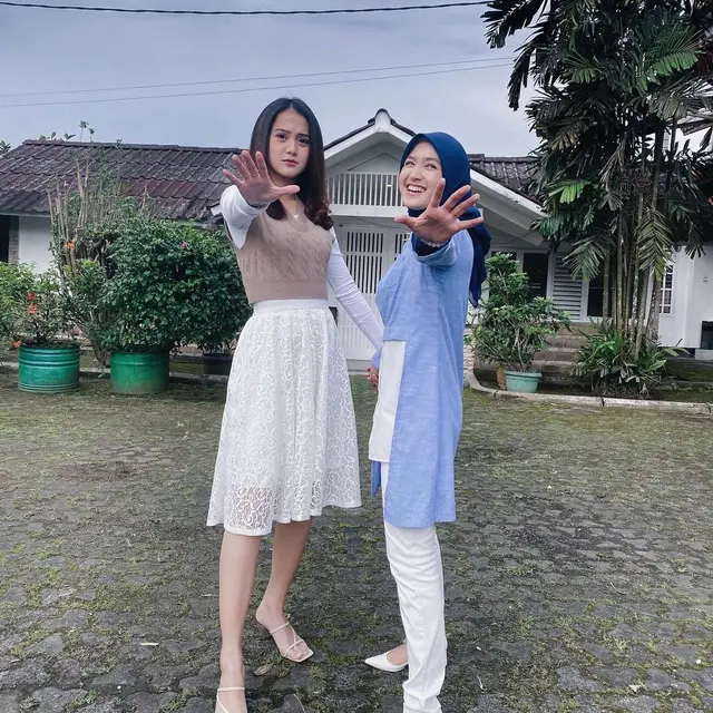 Pertama Kali Akting Bareng, Ini 6 Potret Kebersamaan Esta Pramanita dan Cut Syifa