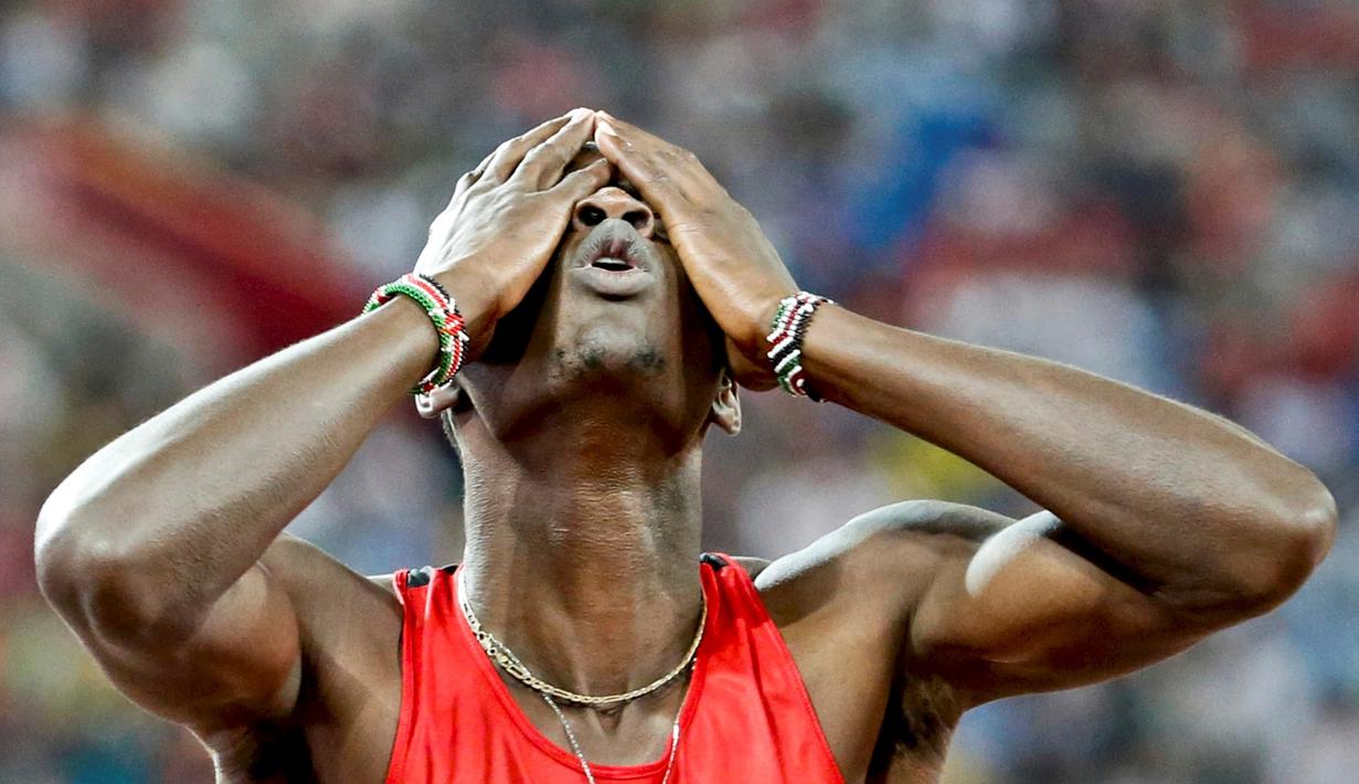 Ekspresi atlet Kenya, Nicholas Bett setelah memenangi final lari 400m gawang putra Kejuaraan Dunia Atletik 2015 di Stadion Nasional, Beijing, Tiongkok. (25/8/2015). (Reuters/Lucy Nicholson)