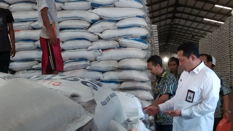 Direktur Utama Bulog Budi Waseso mengunjungi Gudang di Kelapa Gading