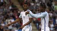 Marcus Rashford (kiri) merayakan golnya ke gawang Swedia U-21. (Reuters / Matthew Childs)