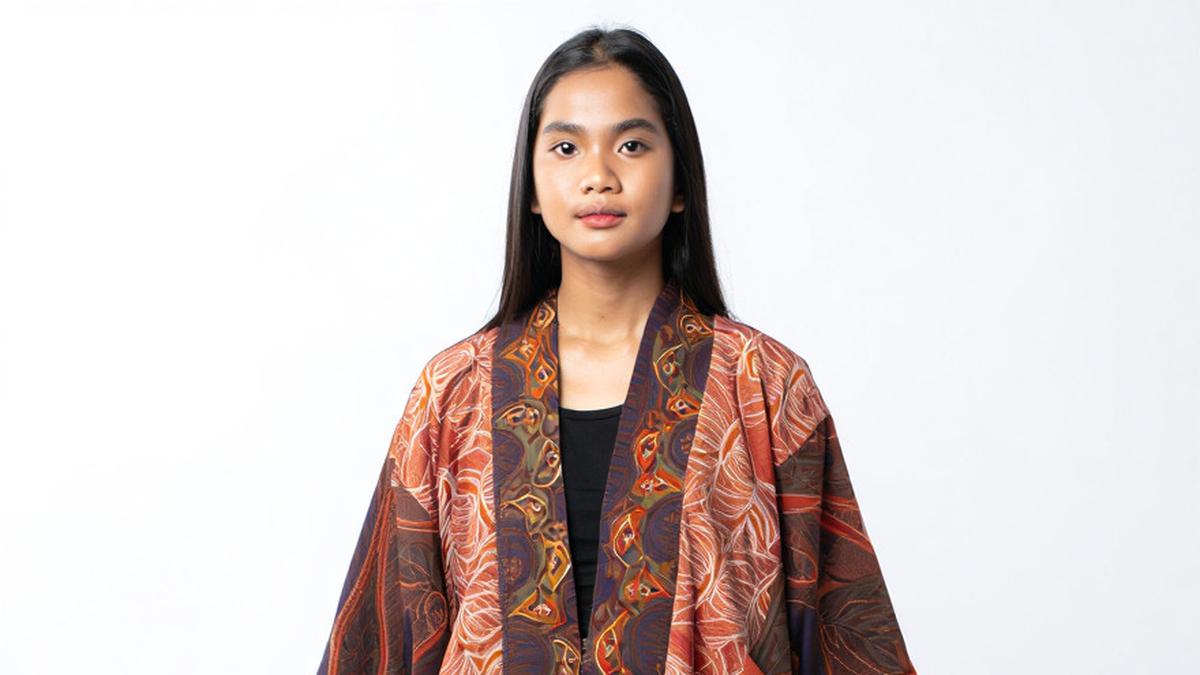 11 Model Baju Batik Wanita Modern 2025, Tetap Modis di Tengah Tren Fashion Baru