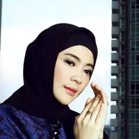 Foto eksklusif Indah Dewi Pertiwi (Foto: Bambang E. Ros/Desain: Nurman Abdul Hakim/Bintang.com)