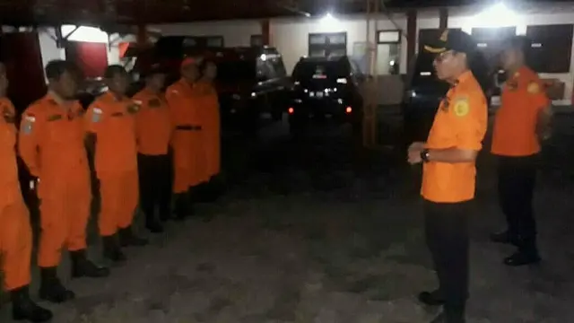 Persiapan Tim Basarnas Pekanbaru mencari siswa hilang di hutan.