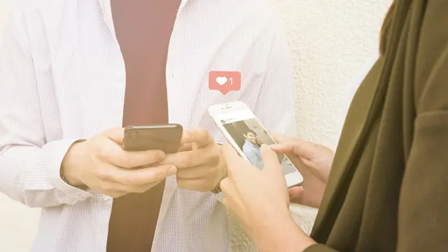 Ketika seseorang di dating apps terlihat begitu sempurna, baik dalam penampilan maupun sikap, wajar jika kamu merasa berbunga-bunga.