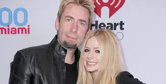 Keretakan yang terjadi pada rumah tangga Avril Lavigne dan vokalis grup band Nickelback, Chad Kroeger tidak menyurutkan semangat mereka dalam bermusik. (AFP/Bintang.com)