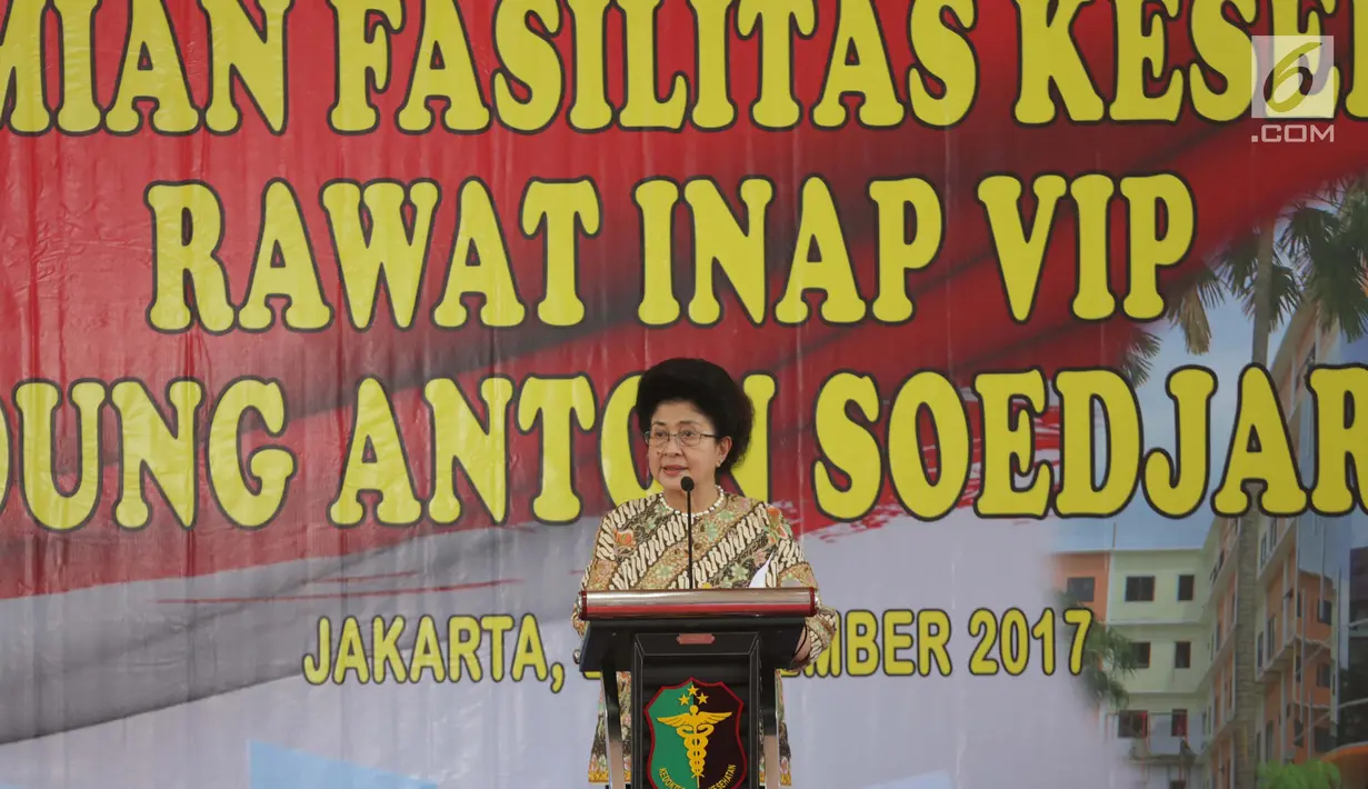 Menteri Kesehatan Nila Farid Moeloek memberi sambutan pada peresmian gedung baru di RS Polri, Jakarta, Kamis (28/12). Gedung baru di RS Polri yakni gedung Perawatan VIP dan VVIP Anton Sudjarwo dengan lima lantai, 87 ruangan. (Liputan6.com/Faizal Fanani)