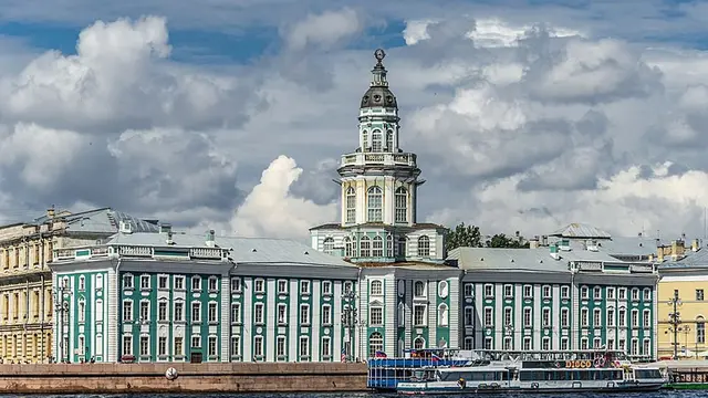 Potret Museum Kunstkamera, Rusia