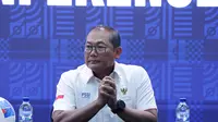 Ketua BTN Sumardji dalam sesi konferensi pers di Menara Mandiri, Jakarta, Selasa (17/12/2025). (Bola.com/Abdul Aziz)