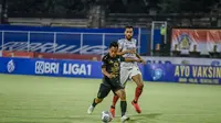 Striker senior Persebaya, Samsul Arif saat mencetak gol ke gawang Bali United pada laga lanjutan BRI Liga 1 2021/2022. (Persebaya)
