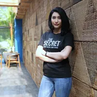 Tyas Mirasih kembali disibukkan dengan syuting film terbarunya, The Secreet: Suster Ngesot Urban Legend. Film horor yang diproduksi mantannya, Raffi Ahmad. (Nurwahyunan/Bintang.com)