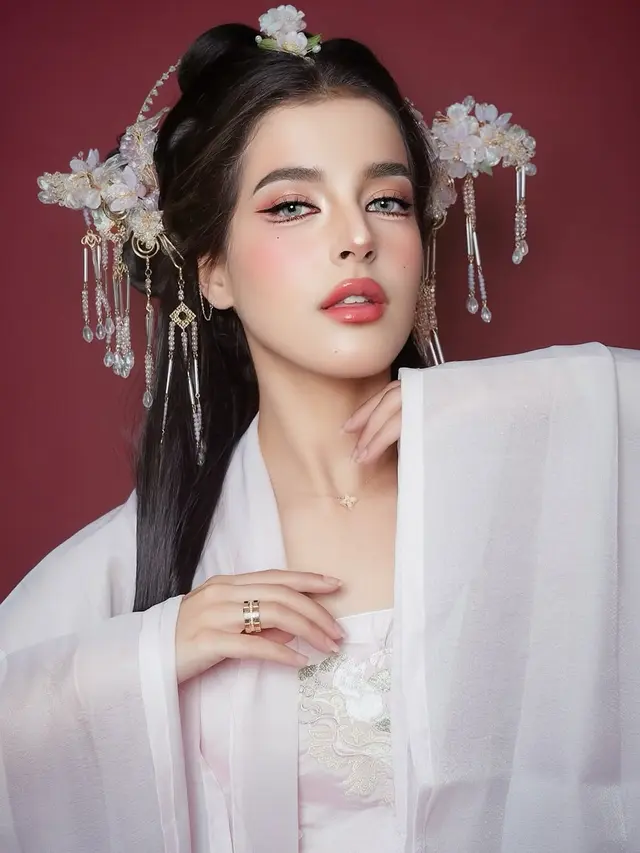 5 Pesona Perempuan Berparas Arab Tasya Farasya dalam Sentuhan Douyin Makeup Look