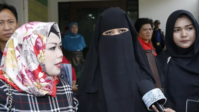 [Bintang] istri pertama Opick -Dian Rositaningrum