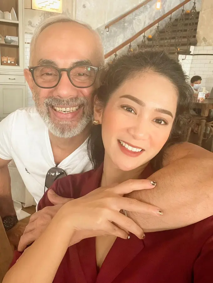 [Fimela] Bunga Zainal dan Sukhdev Singh