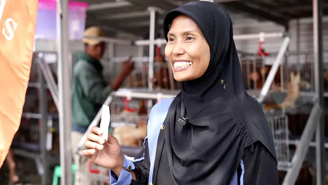 Penerima PKH Dapat Bantuan Ayam Petelur (foto:  Badan Komunikasi Pemerintah RI)