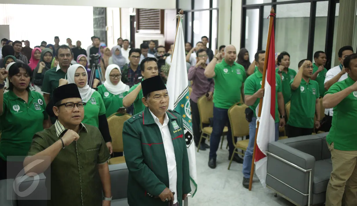 Suasana pelantikan Satuan Tugas Tenaga Kerja Indonesia (TKI) di Kantor DPP PKB, Jakarta, Selasa (28/2). Satgas TKI nantinya juga bertugas membantu segala persoalan TKI lainnya yang belum teratasi secara maksimal. (Liputan6.com/Johan Tallo)