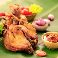 ilustrasi ayam goreng sasando/copyright by Ika Rahma H (Shutterstock)