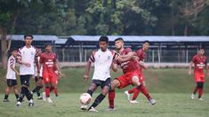 Menjamu PSG Pati, Persita memainkan permainan dengan tempo cepat sejak awal.
Kedua tim pun langsung berbalas serangan dengan tensi tinggi sejak peluit tanda
dimulainya pertandingan dibunyikan. (Foto: Dok. Persita)
