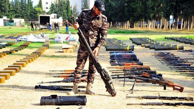 Tentara Suriah Sita Senjata dan Amunisi dari Pemberontak