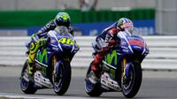 Valentino Rossi vs Jorge Lorenzo (Crash)