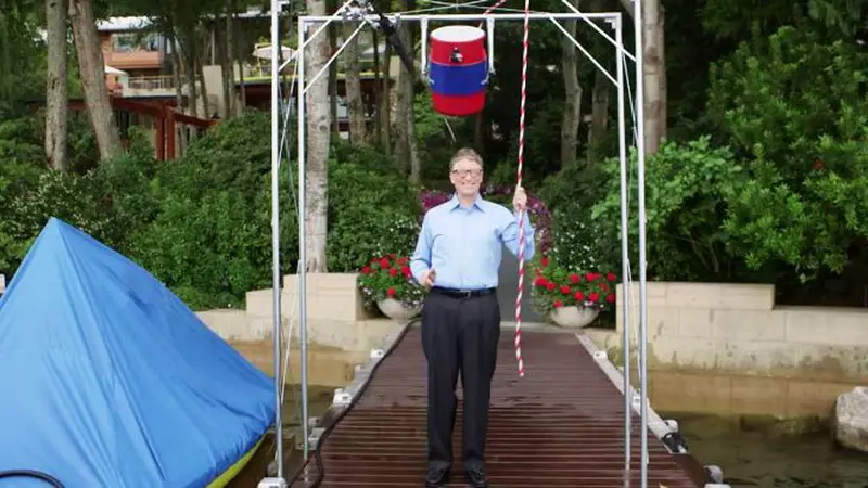 Video Ice Bucket Challenge Bill Gates Jadi Hits di YouTube 