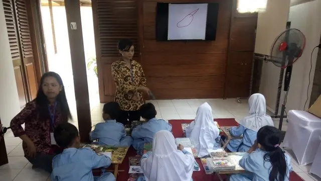 Mari Menggambar Bersama Pak Tino Sidin di Rumahnya