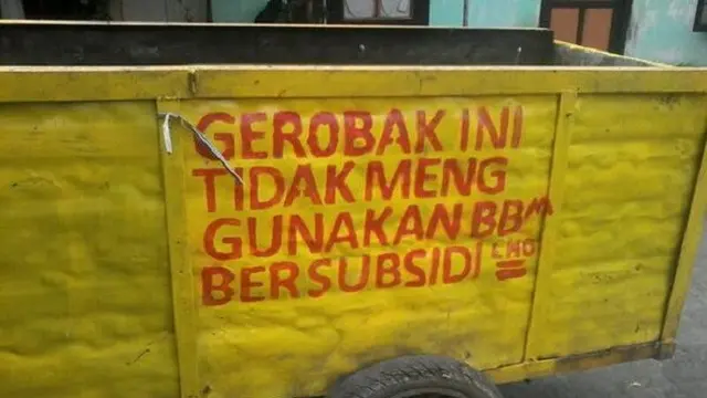 Pedagang Kreatif Ubah Gerobak Jualan Jadi Bahan Tawaan Pembeli