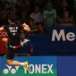 Lee Yong-dae melompat kegirangan usai mengalahkan Pasangan China, Chai Biao/Hong Wei   dengan skor 13-21, 21-13, dan 21-16 pada partai final yang berlangsung di Istora Senayan, Jakarta, Minggu (5/6/2016). (Bola.com/Nickas Hanoatubun)