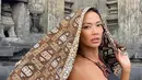 Shanty pun mengunggah beberapa potretnya di Candi Prambanan yang perlihatkan pesona eksotisnya [@shantyofficial]