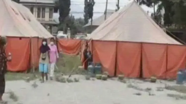 [VIDEO] Relawan Hibur Pengungsi Gunung Kelud