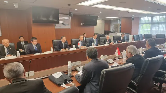 Menteri PUPR Basuki Hadimuljono bertemu Menteri Pertanahan, Infrastruktur, Transport dan Pariwisata (MLITT) Jepang Tetsuo Saito pada Kamis, (26/09/2024). (Dok Kementerian PUPR)