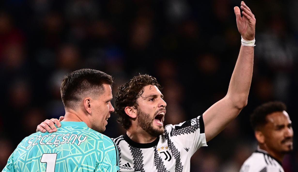 Masih menyisakan satu laga lagi di Liga Italia musim 2022/2023, Juventus telah dipastikan tak lolos ke Liga Champions musim depan dengan menghuni posisi ke-7 klasemen sementara dengan 59 poin. Sebenarnya, total poin Juventus dari 37 laga adalah 69 poin, namun setelah terbukti merekayasa biaya tansfer, pihak Serie A akhirnya menghukum Juventus dengan pengurangan 10 poin. Dengan tak lolos ke Liga Champions musim depan, kondisi finansial Juventus diyakini akan terganggu dan solusinya mereka harus rela kehilangan 5 pemain berikut yang tengah jadi incaran beberapa klub elite Eropa. (AFP/Marco Bertorello)