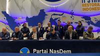 DPP Partai NasDem menyampaikan konferensi pers menyikapi putusan MK terkait pemisahan pemilu. (Liputan6.com/Lizsa Egeham)