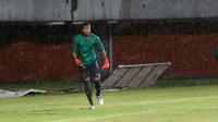 Hery Prasetyo, Kiper Timnas dari klub Madura United. (Bola.com/Nicklas Hanoatubun)