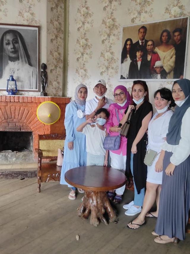 6 Momen Liburan Ayu Ting Ting Bareng Keluarga Usai Lebaran, Penuh Keceriaan