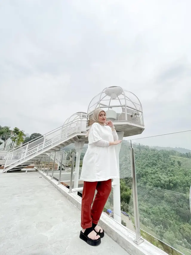 7 Gaya OOTD Nathalie Holscher dengan Busana Muslim, Jadi Inspirasi