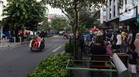 Aktivitas masyarakat di kawasan Jalan Malioboro, Yogyakarta, Minggu (10/10/2021). Wisatawan yang berkunjung di kawasan wisata Yogyakarta wajib mematuhi dan menerapkan protokol kesehatan karena Daerah Istimewa Yogyakarta masih berstatus PPKM level 3. (Liputan6.com/Helmi Fithriansyah)