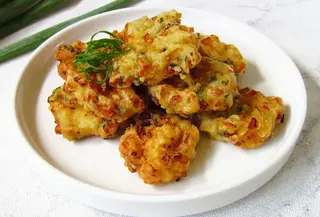 Ilustrasi perkedel jagung pedas/copyrightshutterstock/Ira Damay