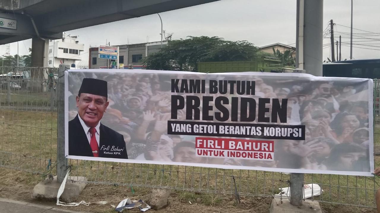 Spanduk Dukungan Firli Bahuri Jadi Capres di Pilpres 2024