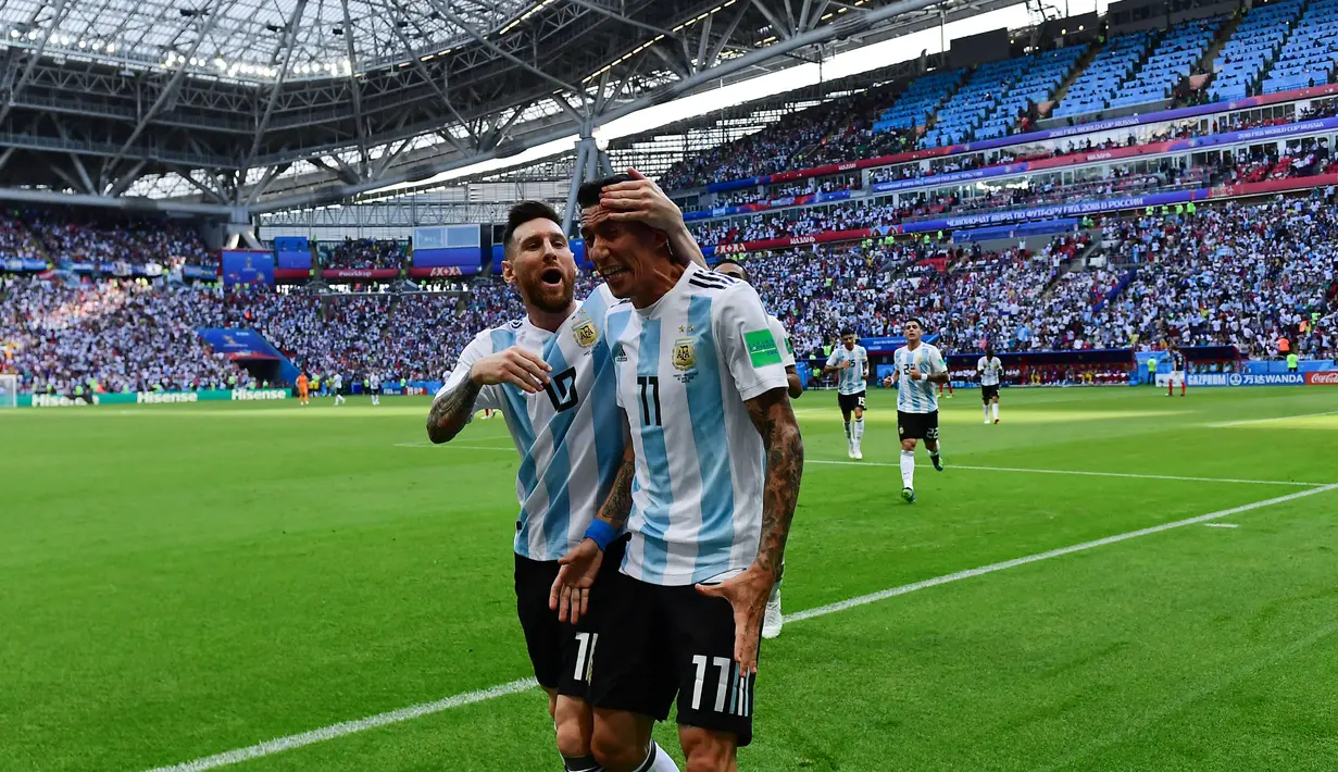 Di Maria juga jadi andalan di timas Argentina meski ia harus mengalami penyesuaian posisi lantaran kehadiran Messi. (Foto: AFP/Luis Acosta)