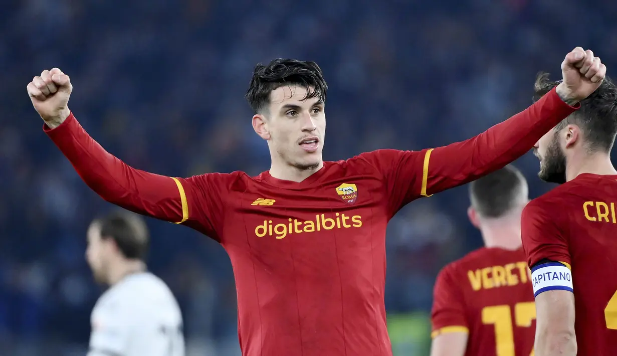 Gol AS Roma masing-masing dicetak oleh Chris Smalling dan Roger Ibanez. (Alfredo Falcone/LaPresse via AP)