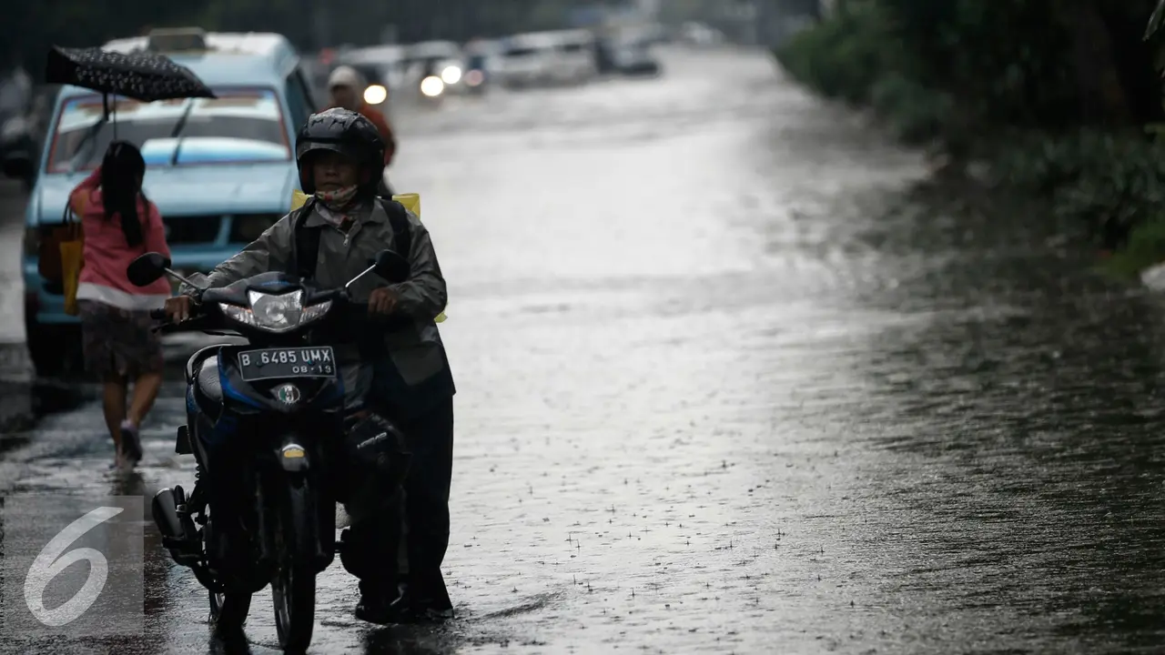 Potret Banjir Jakarta Sore Ini dari Warga