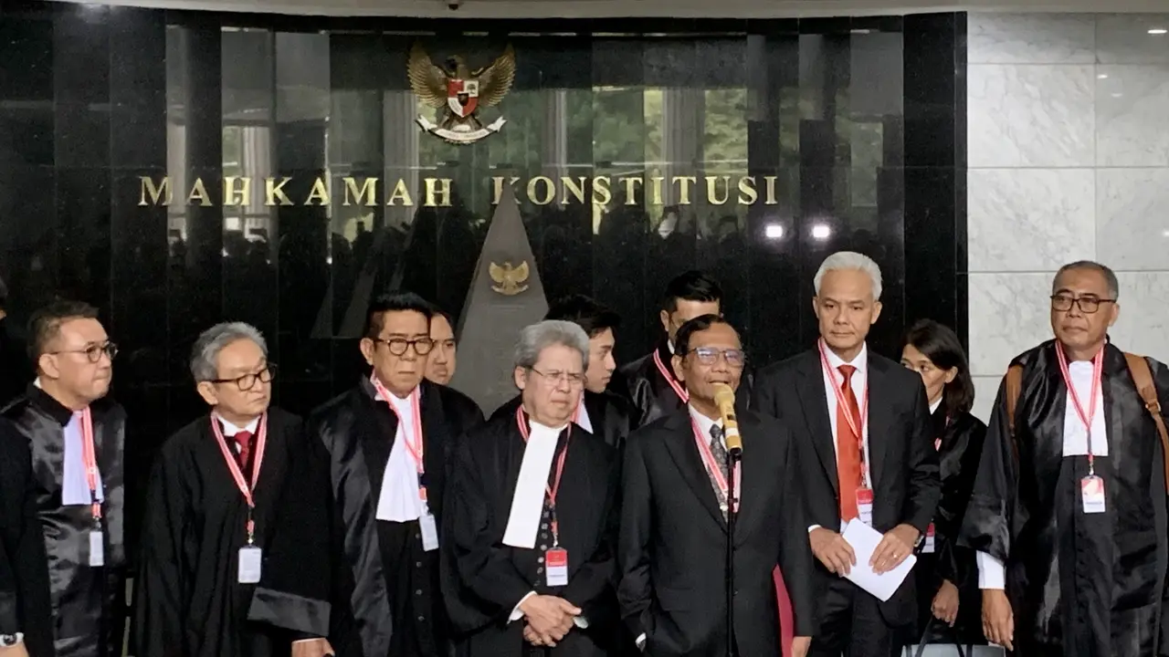 Ganjar Pranowo dan Mahfud Md pada sidang perdana perkara Perselisihan Hasil Pemilihan Umum (PHPU) Pilpres 2024 di MK, Rabu (27/3/2024).