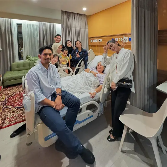 5 Momen Kebersamaan Penuh Kenangan Ibnu Jamil dengan Sang Ibunda yang Meninggal Dunia (credit: instagram/ibnujamilo).