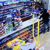 Pencuri ini menjual kembali barang yang dicurinya di toko yang sama. (Sumber Foto: Kapanlagi.com)