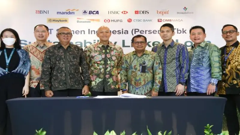 SIG dan SBI menandatangani Perjanjian Kredit Sindikasi Sustainability Linked Loan (SLL) dengan 12 perbankan sebagai kreditur di Jakarta, Senin, 19 Desember 2022. (Foto: SIG)