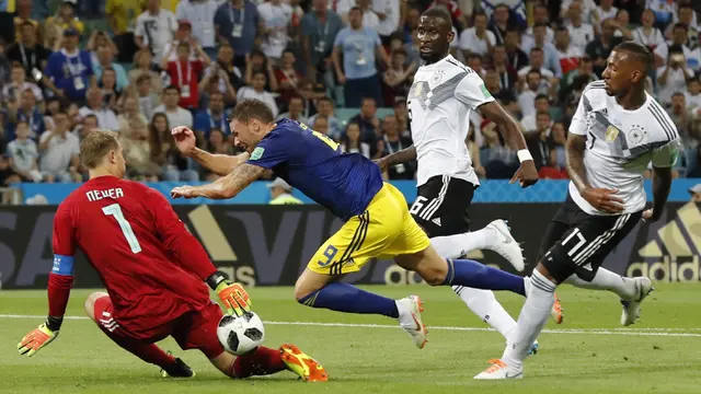 FOTO: Gol Injury Time Toni Kroos Antar Jerman Bungkam Swedia