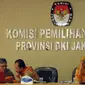 Komisioner bidang Pencalonan dan Kampanye KPU DKI Jakarta, Dahliah Umar (kanan) menjelaskan tata cara pendaftaran calon Gubernur dan Wakilnya dari partai politik saat rapat koordinasi bersama di Jakarta, Rabu (24/8). (Liputan6.com/Helmi Fithriansyah)