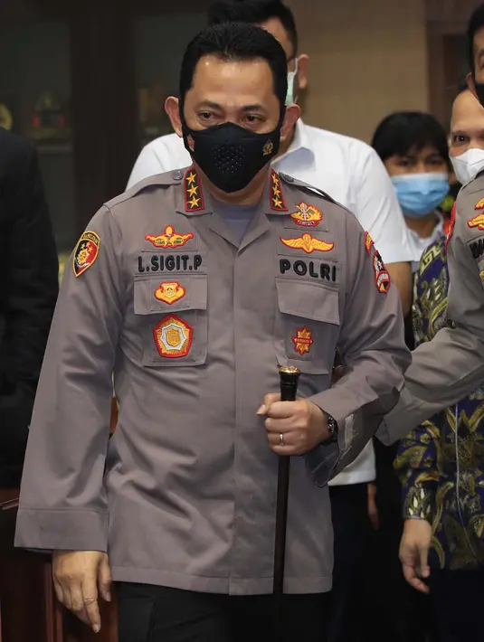 Komjen Pol Listyo Sigit Prabowo bersiap mengikuti Uji Kelayakan dan Kepatutan Calon Kapolri di ruang Komisi III DPR, Kompleks Parlemen, Jakarta, Rabu (20/1/2021). Komjen Listyo merupakan calon tunggal Kapolri yang diajukan Presiden Joko Widodo ke DPR. (Foto: Pool/Sopian)