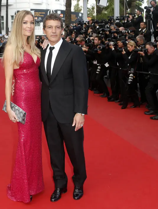 Mereka tidak terlibat sampai setelah Antonio lepas dari Melanie. “Aku telah mengatakan kepada Nicole bahwa situasi masih belum jelas dan dia mengatakan kepadaku bahwa aku harus meneleponnya setelah situasi telah selesai,” jelas Antonio. (Bintang/EPA)