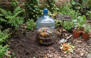 5 Ide Komposter dari Galon Bekas, Solusi Praktis Kelola Sampah Dapur Jadi Pupuk